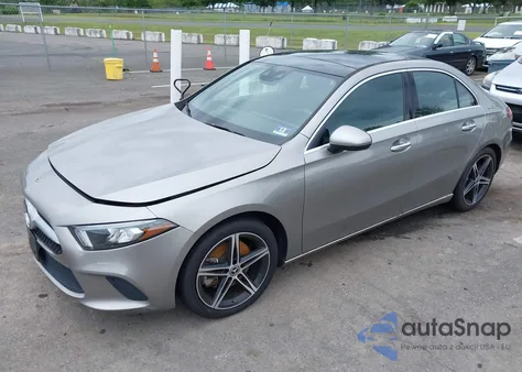 2019 Mercedes-Benz A 220 4Matic z USA, uszkodzony, nr VIN WDD3G4FB1KW025861